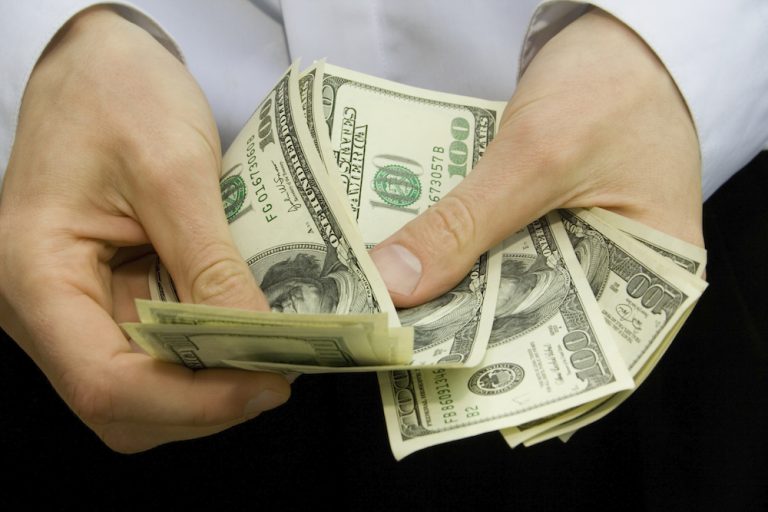 The Fall of UK Earnings: Can You Negate This and Achieve Financial Independence?