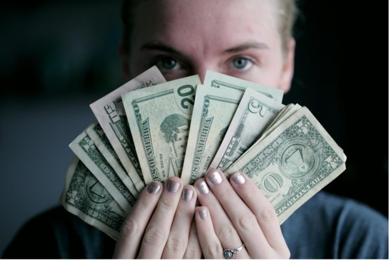 Minimum Wage Job As a Start For College Student