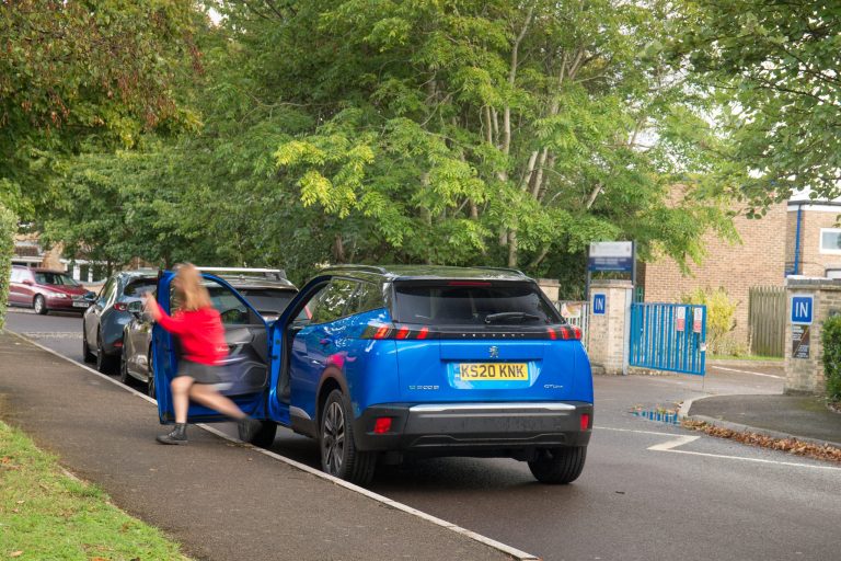 More parents steer towards their vehicles for morning school routine during pandemic