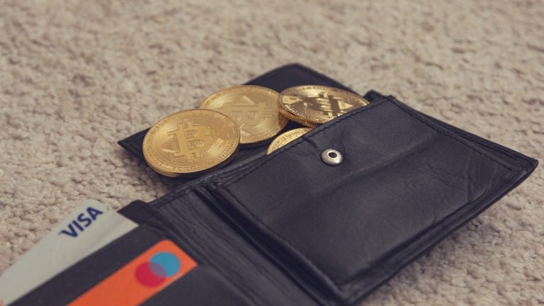3 Reasons Why People Choose to Hold Bitcoin