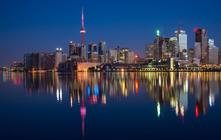 Give Canada a Try With the Working Holiday Visa