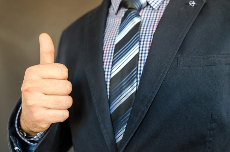 6 Benefits of Using Bite-Sized Content to Train and Communicate with Frontline Workers
