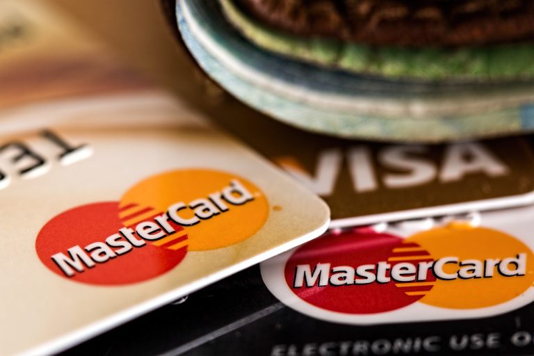 5 BEST CREDIT CARDS FOR MINORS UNDER 18