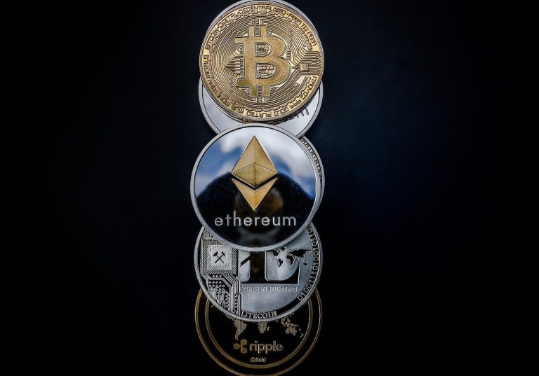 Comparing Bitcoin to other Currencies – Which Is Better To Invest In