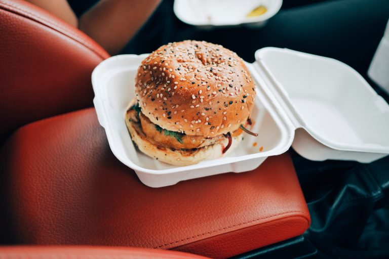New survey reveals that over two-thirds of drivers eat while driving