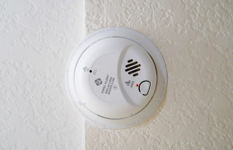 How Smoke Alarm Systems Can Save Your Life