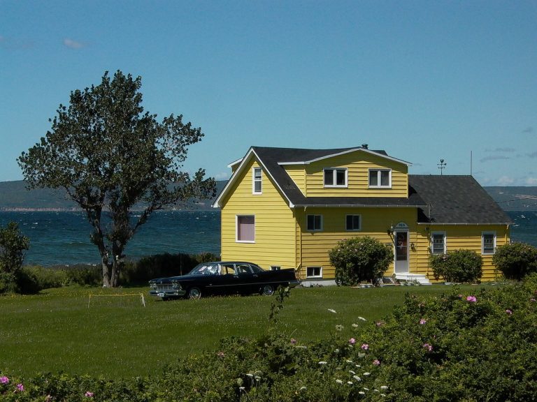 5 Things To Consider Before Buying A House with Tenants