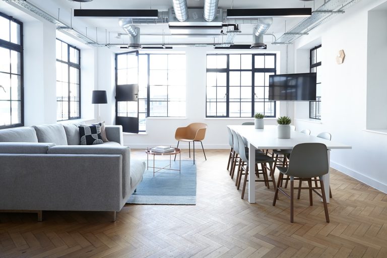 Lusso Flooring – A Cheaper Alternative to Karndean & Amtico