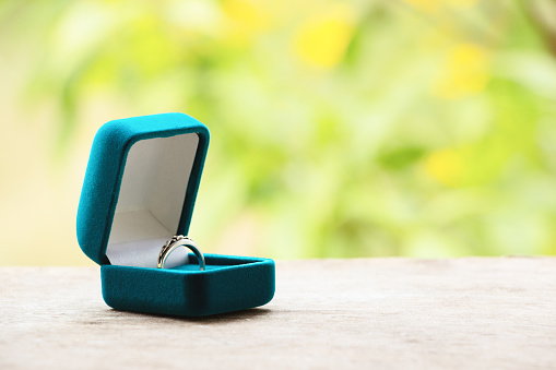 Why You Should Consider a Moissanite Engagement Ring