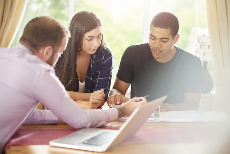 Financial Experts Advise on Urgent Retirement Planning as Markets Fluctuate
