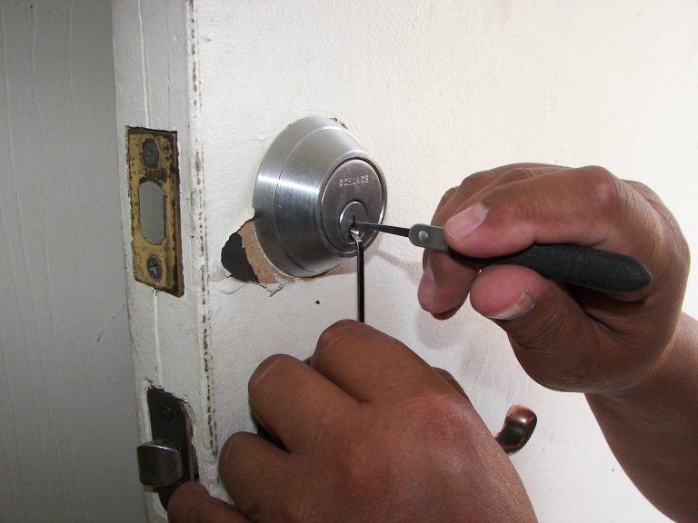 How easy is it to find an Emergency Locksmith in London?