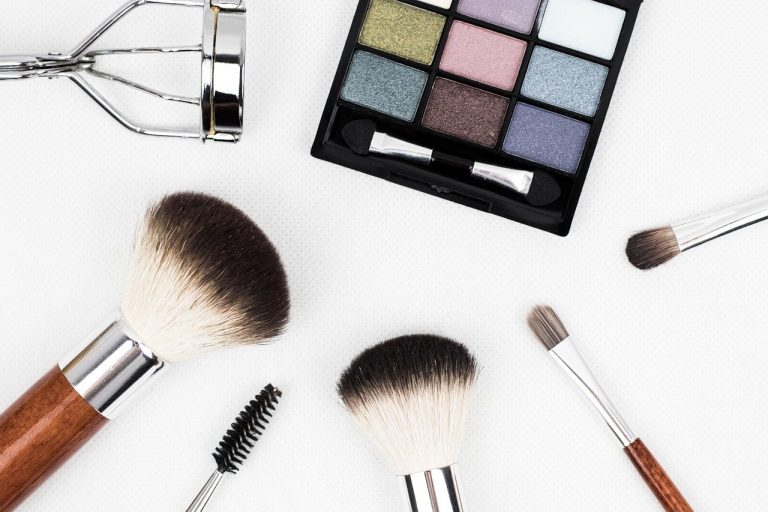 7 Reasons to Venture Into the Cosmetics Industry