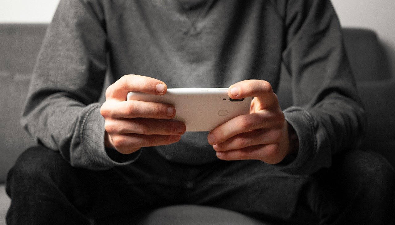 Risk and reward of online gaming