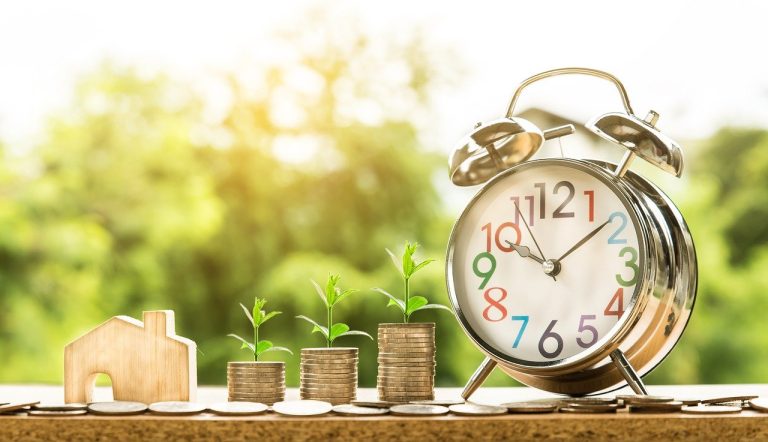 Striking a Balance in The World of Investment: Will Retail Investors Ever Thrive in a Market Ruled by Hedge Funds?