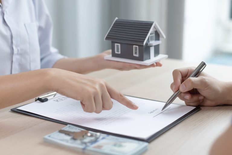 How an Adverse Mortgage Broker can Help you get a Mortgage if you Have Defaults on Your Credit File