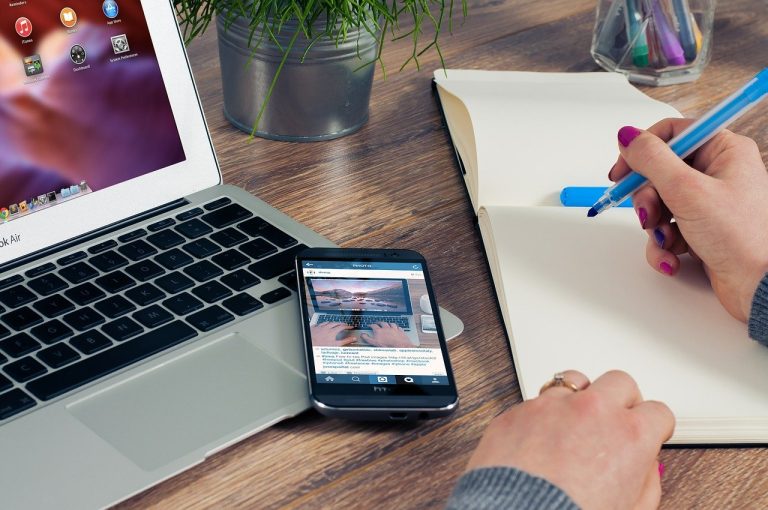 8 Tips For Keeping Things Organized When Working From Home