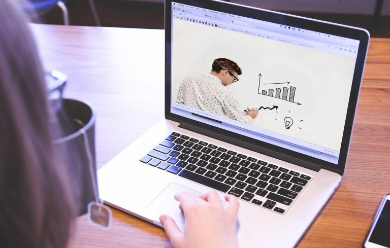 Top 5 Reasons to Enrol in an Online Leadership Skills Course