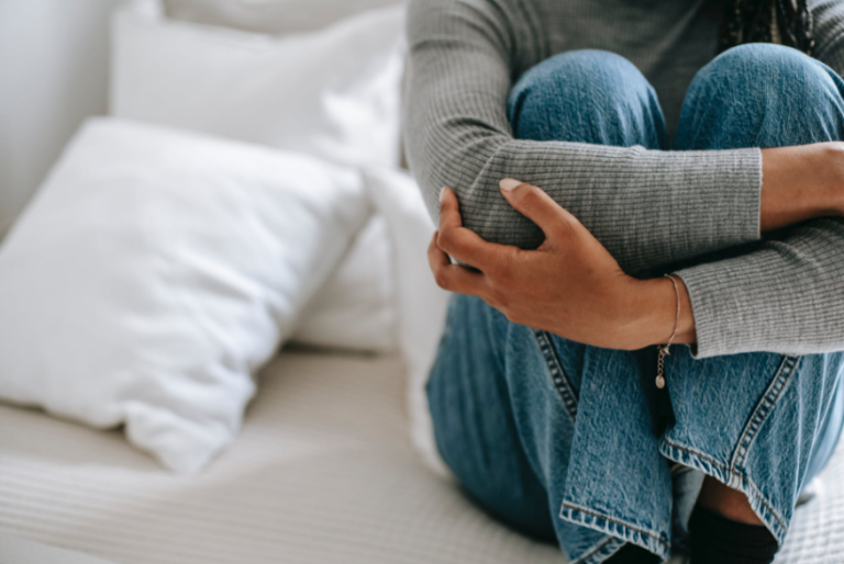 Knee pain patch for treating pain