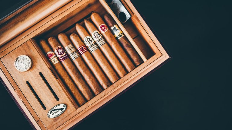 3 Main Reasons Why Vaping Is Better Than Smoking Traditional Cigars
