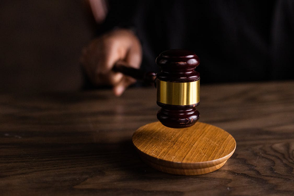 Online vs In-Person Auctions: Which is Better?