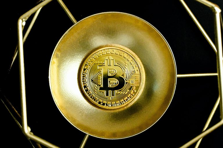 What are the factors deciding the value of 1 Bitcoin?