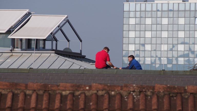 Here’s How to Choose a Roofer in Glasgow