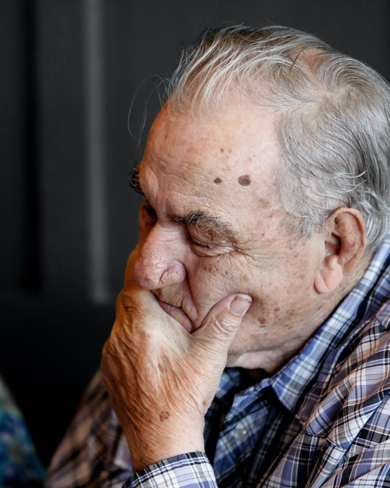 How does dementia affect communication?