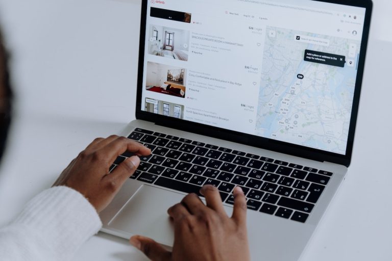 Top 10 tips for pricing an Airbnb listing