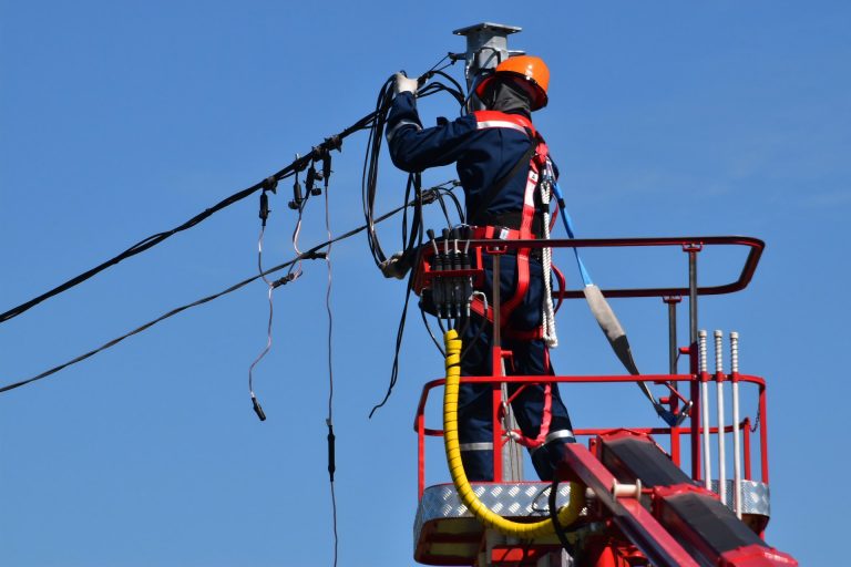 THE KEY FEATURES TO EVALUATE WHEN CHOOSING ELECTRICAL CONTRACTOR SOFTWARE