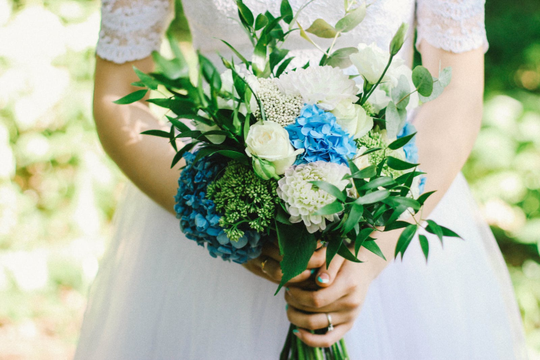 What Your Choice of Wedding Flowers Symbolizes