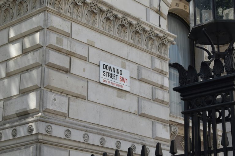 Autumn Budget Sparks Suspension of Investments by 80% of UK Financial Leaders