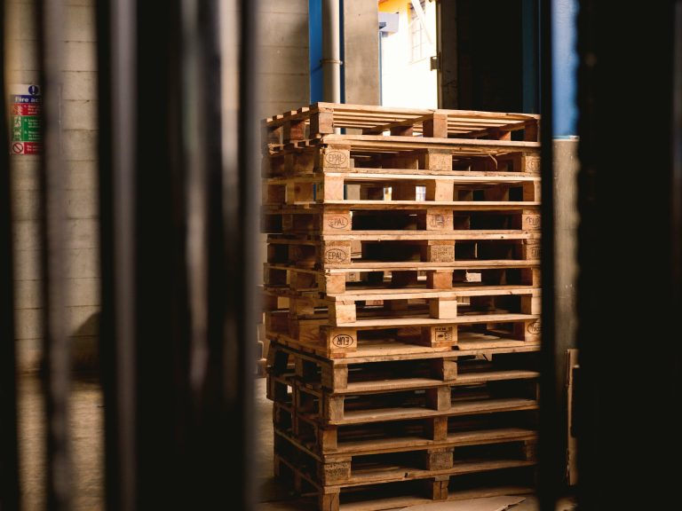 Adapting Pallet Delivery Services to Meet 2025’s Global Demands