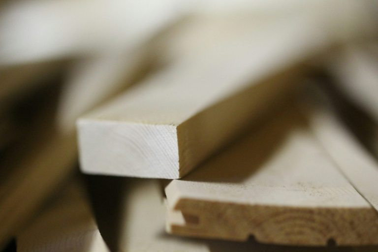 What’s the Difference Between MDF Skirting and Hardwood Skirting?