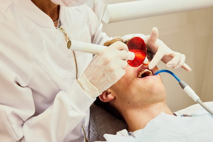 How to Relieve Dental Pain While Waiting for Emergency Treatment