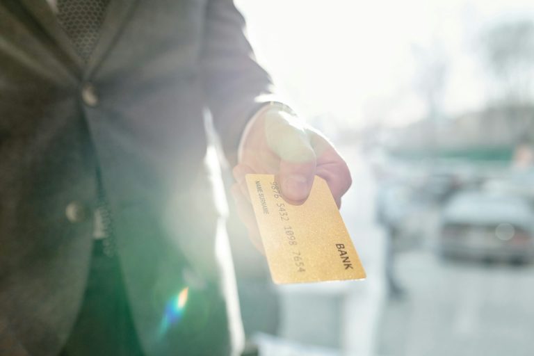 Mastering Travel Payments: How to Navigate Gaps with Confidence