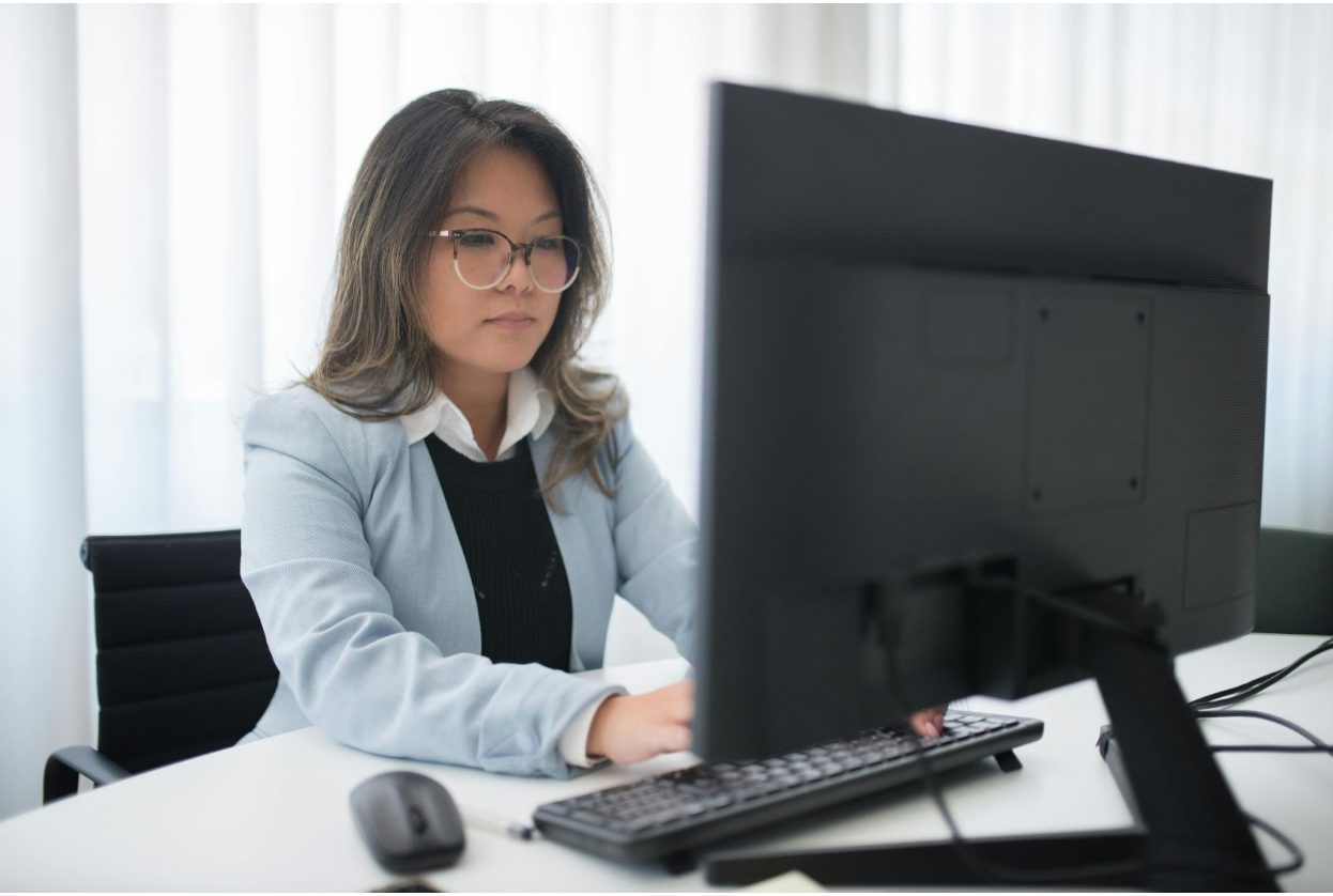 HR Compliance in 2025: Surviving the Shift with Smart Tech