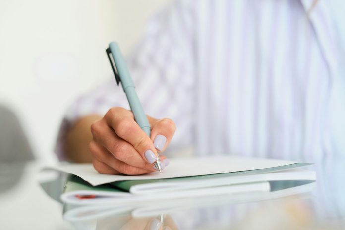 Want Better Focus at Work? Start Writing Things Down