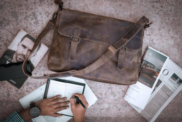 Why Every Student Needs a Leather Messenger Bag for Daily Organization