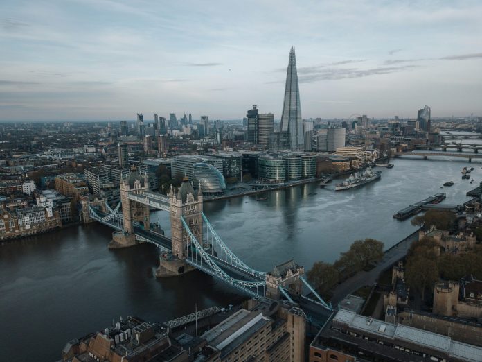 Thames Cruise Celebration: ChefOnline, Google, Meta, and UK Restaurateurs