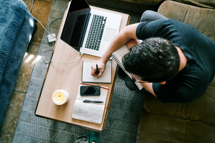 Why Use an AI Voice Recorder for Professional Note Taking?