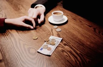 Relationship Between Income, Lifestyle and Savings in the UK