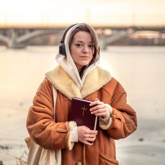 A Canadian Artist Sold Her AI Clone for $50,000—and Now It’s Touring Without Her