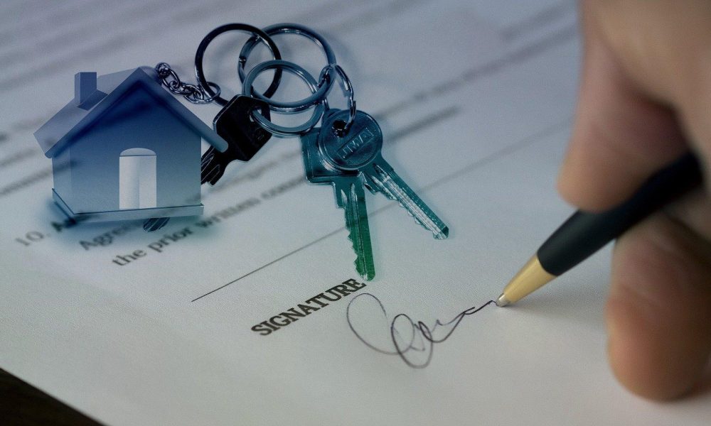 House keys on a signed property agreement