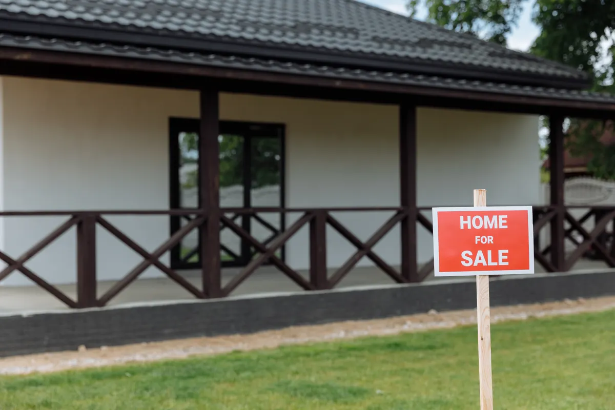 UK Housing Market Sellers Face a Tougher Test as Stock Piles Up