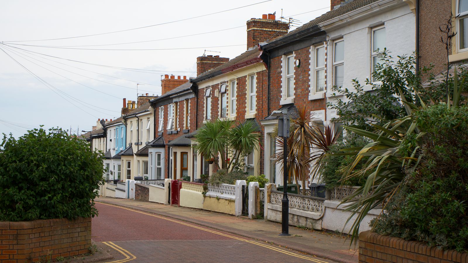 UK private rents rise 3.8% to £1,406 as house price growth slows